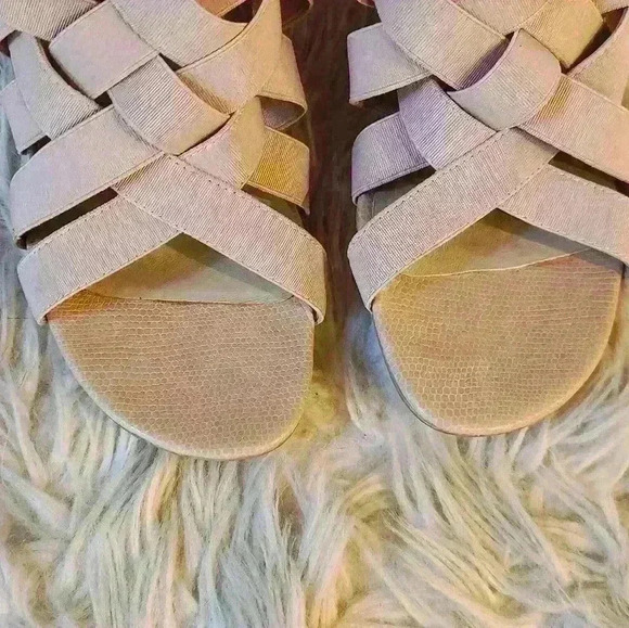 Donald J Pliner women's slip-on stilettos heel with stretch tops size 8.5 - Picture 3 of 16